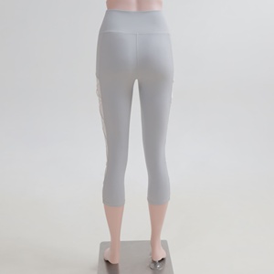 Leggings de yoga sans couture pour femme, avec découpes en maille, pantalon de course respirant à croisillons latéraux, collant de sport 3/4 pour la gym - Product Image 4