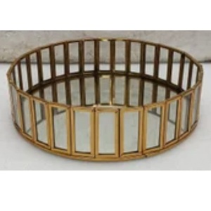 Bandeja de Servicio Multiusos Moderna y Lujosa de Metal Chapado en Oro, Personalizable, con Asa de Madera, para Servir Alimentos, Pasteles y Postres - Product Image 3