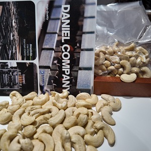 Nueces de Anacardo de Vietnam a Granel W450 de Alta Calidad, 100% Limpias y Naturales para Procesamiento Industrial de Alimentos y Suministro de Exportación - Product Image 1