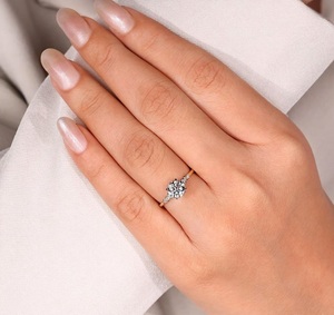 Bague de fiançailles et de mariage demi-éternité en or massif 18 carats avec diamant de laboratoire taille ronde 2,10 carats couleur E pureté VVS2 certifié IGI - Product Image 1
