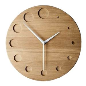 Horloge murale ronde en bois de luxe avec points 3D en relief, aiguilles blanches minimalistes, mouvement silencieux, design moderne et décoratif - Product Image 1