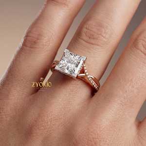 Anillo de Compromiso de Lujo con Diamante Cultivado en Laboratorio de 2.42 Quilates, Corte Princesa, EF VS1, Plateado en Plata, con Vástago Dividido, para Boda - Product Image 3