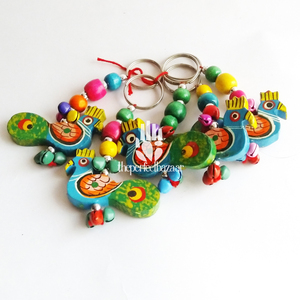 Porte-clés en bois artisanal, assortiment de porte-clés en bois colorés pour cadeaux de mariage, cadeaux de fête d'anniversaire, cadeaux de remerciement - Product Image 6