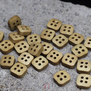 Botones de madera más vendidos y populares, utilizados para prendas de punto, chaquetas y abrigos de invierno, ya que su textura natural se adapta perfectamente. - Product Image 6