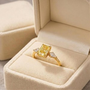 Bague de mariage en or jaune massif 10K 14K 18K avec diamants radiant en forme de cerf-volant et pierres latérales, certifiée IGI, luxe, couleur DEF, clarté VS VVS - Product Image 1