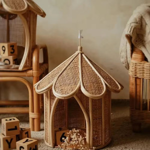 Una cabaña de mimbre para muñecas. Una casa para juguetes. - Product Image 1