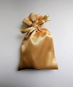 Sac cadeau en satin réutilisable de qualité supérieure avec cordon de serrage pour les cadeaux de mariage, l'emballage de boutiques et les produits promotionnels - Product Image 2