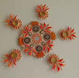 Portavelas de madera tradicional indio hecho a mano, tapete Rangoli, flores artificiales, decoración ecológica para velas de té en exteriores, para el hogar - Product Image 3