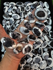 Opale Dendritique Naturelle Formes Mixtes Opale Mousse Noire et Blanche Pierres Libres pour Fabrication de Bijoux Lot en Gros 15-40mm 3-10g - Product Image 4