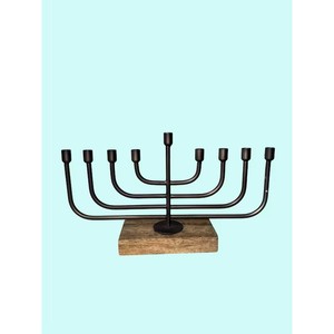 เชิงเทียนเมโนราห์แบบม้วนลายประดับตกแต่ง หลายถ้วย ใช้ตกแต่งกลางโต๊ะ เหมาะสำหรับตกแต่งบ้าน งานแต่งงาน และงานอีเว้นท์ - Product Image 2