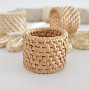 Ensemble d'anneaux de serviette en bambou tressé de luxe pour mariages, fêtes et Noël - Décoration de table écologique en stock - Product Image 5