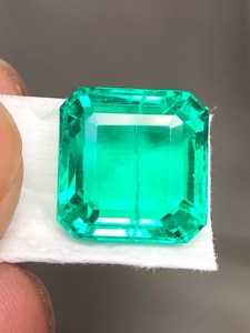 หินอัญมณีแปดเหลี่ยมสีเขียวมรกตสำหรับทำเครื่องประดับทำสร้อยคอจี้แหวน - Product Image 1