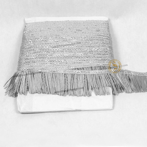 Frange en tissu métallique or et argent de 7 cm de haute qualité pour la décoration de vêtements - Vente en gros - Product Image 3