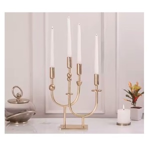 Support à bougies en métal de style antique, design élégant pour la présentation et la décoration de table à la chandelle - Product Image 6
