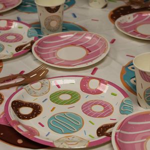 Confezione da 3 Copritavolo XL 54"x108" a Forma di Ciambella per Decorazioni di Feste di Compleanno - Product Image 2