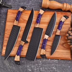 Ensemble de couteaux de chef japonais forgés à la main avec lame en acier Damas, manche en bois, finition mate pour une utilisation en cuisine - Product Image 4
