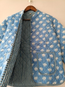 Chaqueta de algodón acolchada con patchwork hecho a mano: Abrigo bohemio reversible - Product Image 5