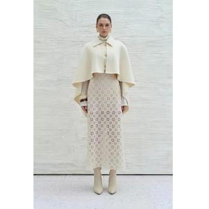 เสื้อโค้ทผู้หญิงขายดี ODM Supply HINA EMB CASHMERE-BLEND CAPE กระดุมติดแบบเรียบ ไม่มีแขน ผสมแคชเมียร์ 20% ขนสัตว์ 80% เสื้อโค้ทผู้หญิง - Product Image 4