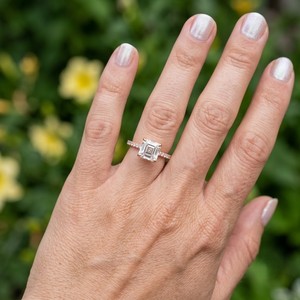 Anillo de Compromiso con Diamante Cultivado en Laboratorio de Corte Asscher Clásico, Certificado por IGI, de 2 Quilates, Oro Sólido de 14K, Engaste de Puntas, Solitario, por Fine Jewels - Product Image 1