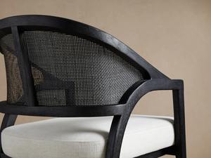 Chaise de salle à manger moderne en bois avec dossier en rotin naturel et coussin en tissu doux – Mobilier élégant pour projets hôteliers et vente au détail - Product Image 3