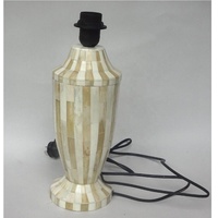 Lampes de table sculptées à la main en colonne moderne du milieu du siècle avec incrustation d'os design rayé pour salon et hôtel décor à la maison