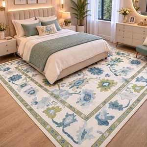 Tapis en laine noué à la main avec un motif floral élégant aux tons bleu sauge doux, vert et ivoire. Son design intemporel et son subtilisme. - Product Image 4