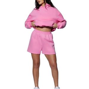 Ensemble de survêtement rose en molleton de coton pour femme : sweat à capuche et short de jogging deux pièces - Product Image 6