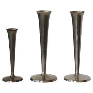 Ensemble de 3 vases à fleurs en métal argenté, modernes, minimalistes, de forme trompette, en aluminium, avec base antidérapante - Product Image 1