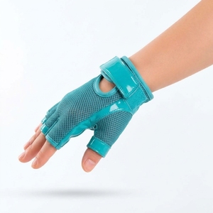 Guantes adhesivos para mujer que proporcionan un agarre fiable al pole dance, comodidad suave, soporte flexible y ropa práctica para entrenamiento. - Product Image 4