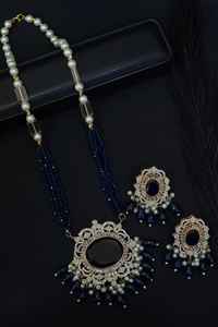 Ensemble Kundan sculpté bicolore de qualité supérieure de style victorien avec boucles d'oreilles clous vert menthe émeraude pour mariages et fêtes - Product Image 6