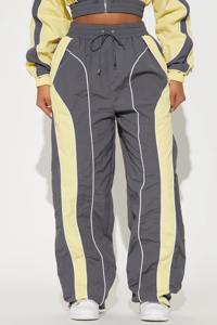 Nouvel ensemble de survêtement polaire personnalisé 2026 pour femme – Tenue 2 pièces hiver/automne avec sweat à capuche et pantalon de détente - Product Image 4