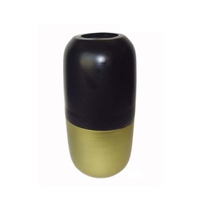 Vase décoratif en aluminium sculpté avec un caractère intemporel pour des espaces intérieurs élégants - Product Image 1