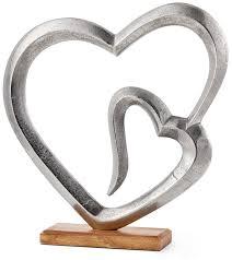 Sculpture moderne en métal argenté en forme de deux cœurs entrelacés, base en bois rustique, figurine en aluminium antique en forme de cœur pour la décoration du salon - Product Image 3