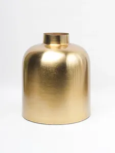 Vase à fleurs en métal fait main, élégant et festif, pour la collection de décoration intérieure des fêtes 2026 – Luxe Premium Zahid Exports - Product Image 4
