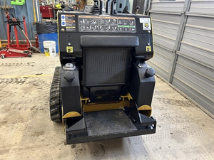 Minicargadora 700HDX 2023, Equipo de Construcción Compacto de Uso Pesado - Product Image 4