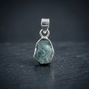 Colgante de Aguamarina Natural Blue Haven en Plata de Ley 925 con Engaste Minimalista, Joyería Unisex para Uso Diario - Product Image 2