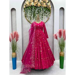 ชุดสตรีดีไซน์เนอร์ชุดกาวน์และ dupatta กับงานด้ายและลำดับ - Product Image 5