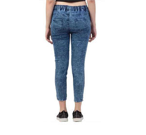 Jeans en denim skinny classiques pour femmes – Tissu extensible de haute qualité, confortables et durables, jeans bleus pour tous les jours - Product Image 6