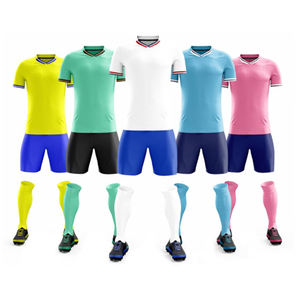 Tenues de football personnalisées de haute qualité avec impressions par transfert thermique, uniformes à manches courtes durables et à séchage rapide - Product Image 1