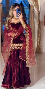 Ensemble élégant de lehenga choli en velours avec broderie dorée pour mariage, robe traditionnelle indienne pakistanaise pour femmes, longueur au sol - Product Image 1