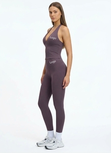Ensemble de fitness personnalisé en gros pour femmes, avec décolleté en V profond, taille haute et effet push-up, pour l'entraînement actif, conception personnalisée et service OEM - Product Image 3