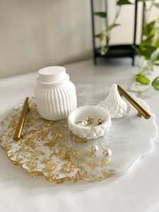 Plateau de service décoratif en résine au design moderne, taille personnalisée, poignées en métal doré, compatible lave-vaisselle, pliable, pour collations, desserts, thé - Product Image 3