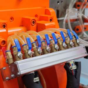 เครื่องเป่าขวดพลาสติก HDPE PP แบบอัตโนมัติเต็มรูปแบบ ผลผลิตสูง ขนาด 1-10 ลิตร - Product Image 4