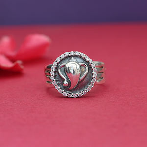 Anillo Ajustable de Plata Hecho a Mano en India con Diseño de Cisne Shinu, Adornado con Circonita Cúbica, Joyería para Mujeres y Niñas, Ideal para Bodas y Fiestas - Product Image 3