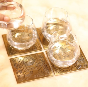 Juego de Posavasos de Latón Royal Peacock Heritage, Posavasos Cuadrados Premium Hechos a Mano, Resistentes al Calor, Protector de Mesa, Regalo - Product Image 2