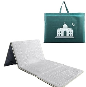 Alfombra de Oración Musulmana Impermeable y Plegable con Respaldo, Antideslizante, Portátil para Viajes y Uso en Exteriores, 100% Poliéster - Product Image 5
