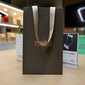 Sacs en papier en gros personnalisés de luxe élégants 2025 pour les bijoux et les emballages de cadeaux favorables aux cosmétiques - Product Image 5