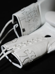 Gants de boxe professionnels en cuir de vachette véritable de qualité supérieure, fabriqués en usine, élégants et de style chrétien. - Product Image 5