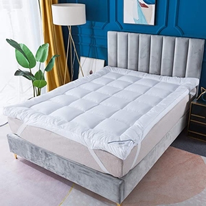 Protège-matelas matelassé rafraîchissant en microfibre blanche 400TC, lavable, toutes saisons, pliable, pour usage domestique, teint uni - Product Image 1