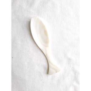 Cuillère ovale artisanale en coquillage poli, décoration artisanale en coquillage naturel - Product Image 1